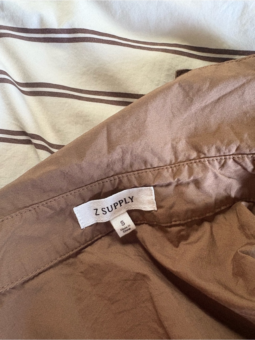 Z Supply Poplin Button Down in Brown Size Small